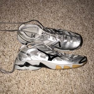 Mizuno volleyball shoes